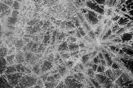 512px-Broken_glass_screen