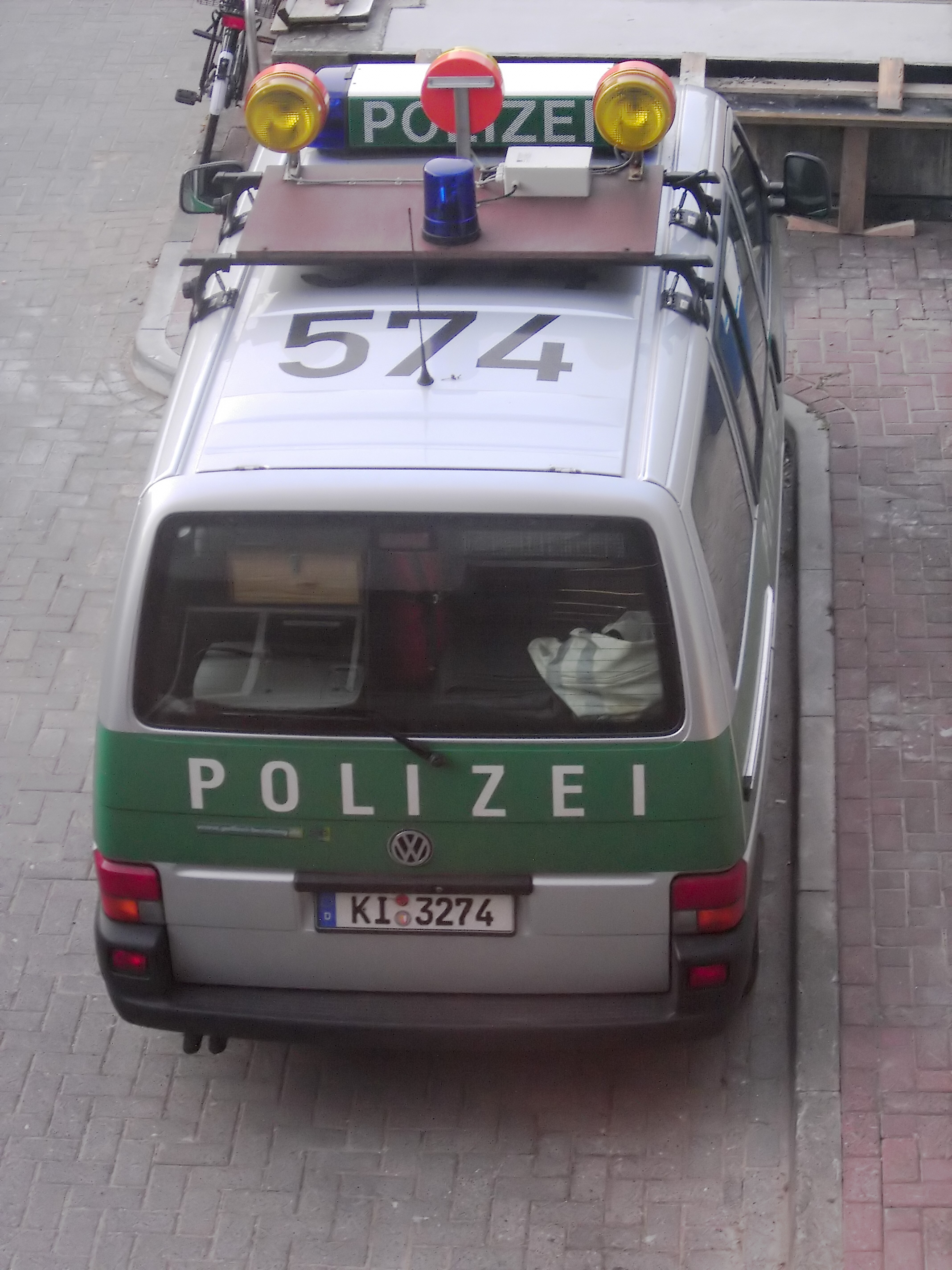 German_Police_car_in_green_and_silver-grey